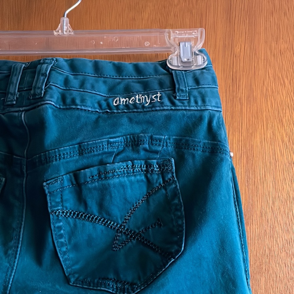 Amethyst Jean - Picture 3 of 5